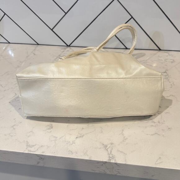 Vintage XOXO Y2K faux leather shoulder hobo bag knotted handles shimmery white - Picture 8 of 16